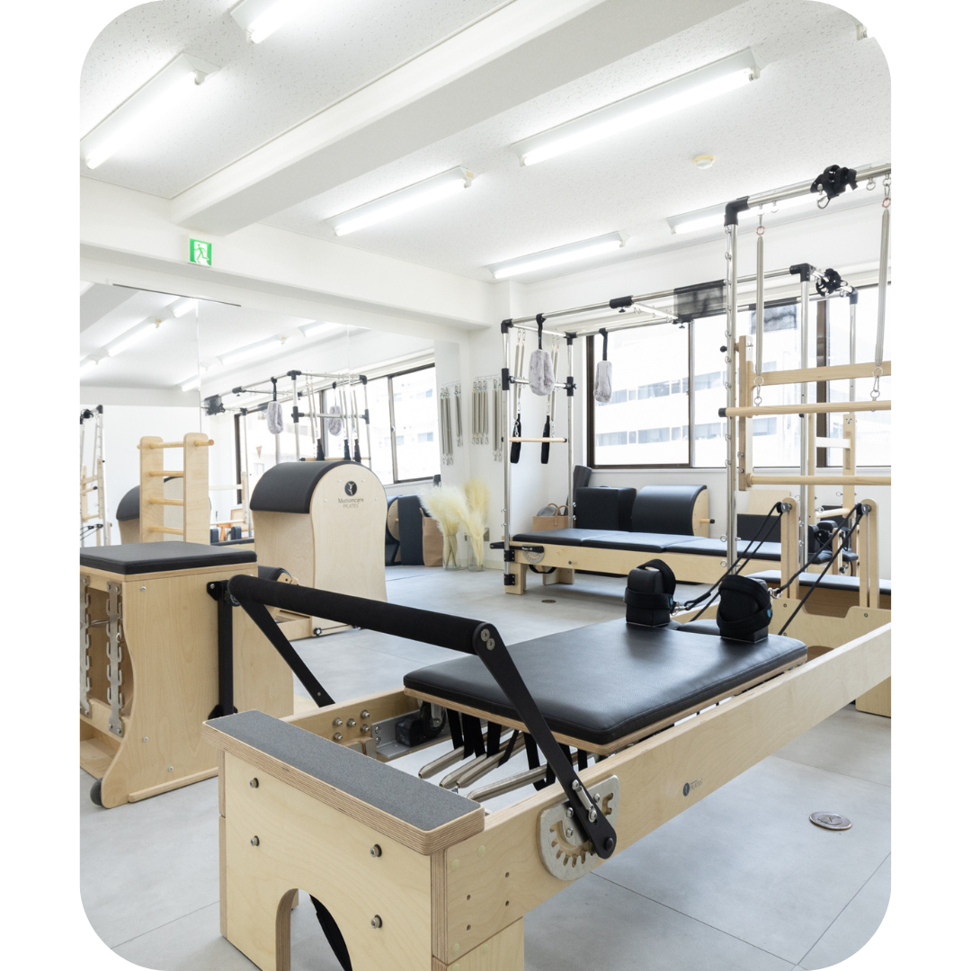 集中できる落ち着いた空間ピラティスマシーンも豊富。
